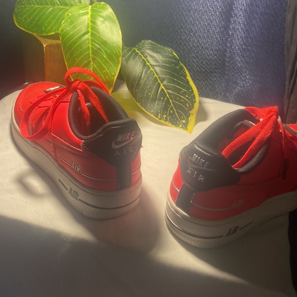 Sold Nike Air Force 1 LV8 3 CJ4092-600 size 4Y Red unisex like new condition - Picture 12 of 12
